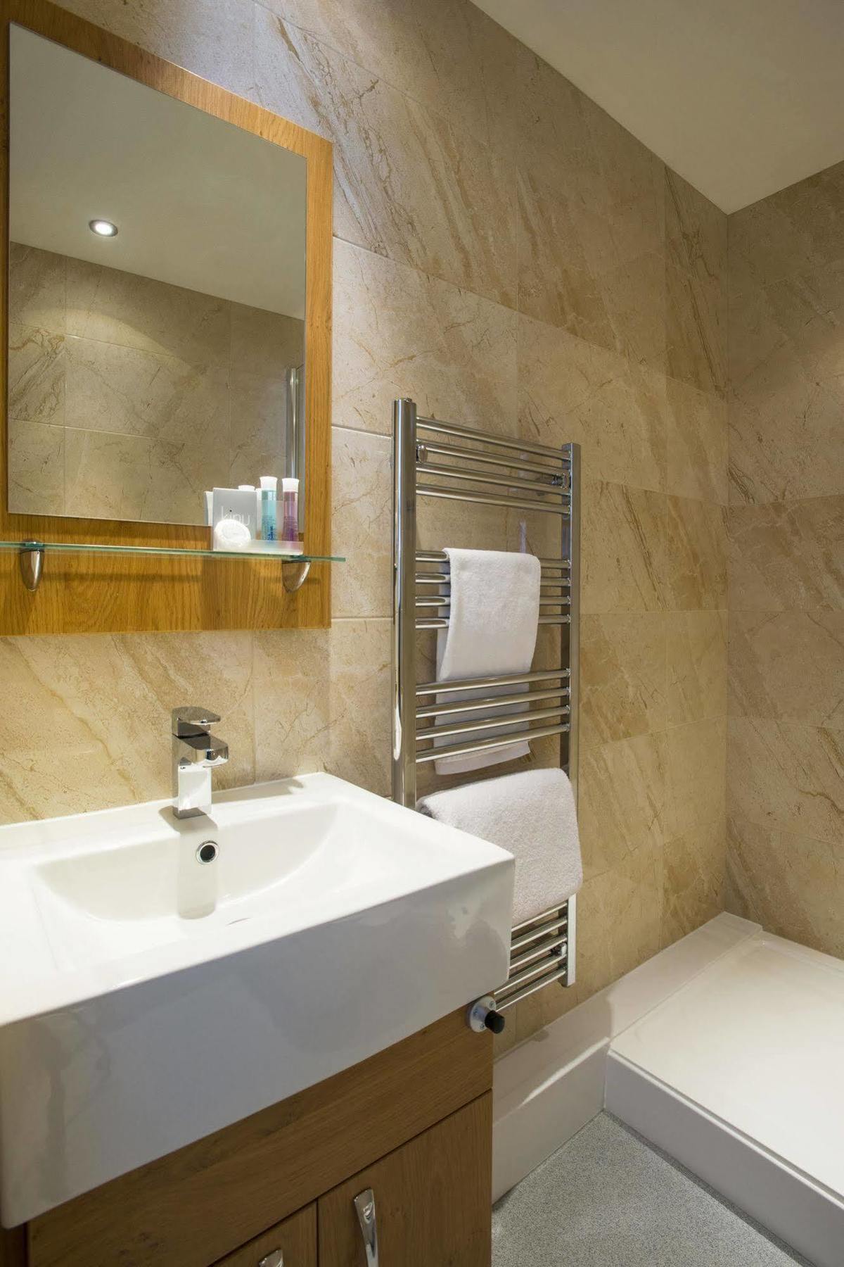 Hotel Cim Business Centre Maidenhead Esterno foto