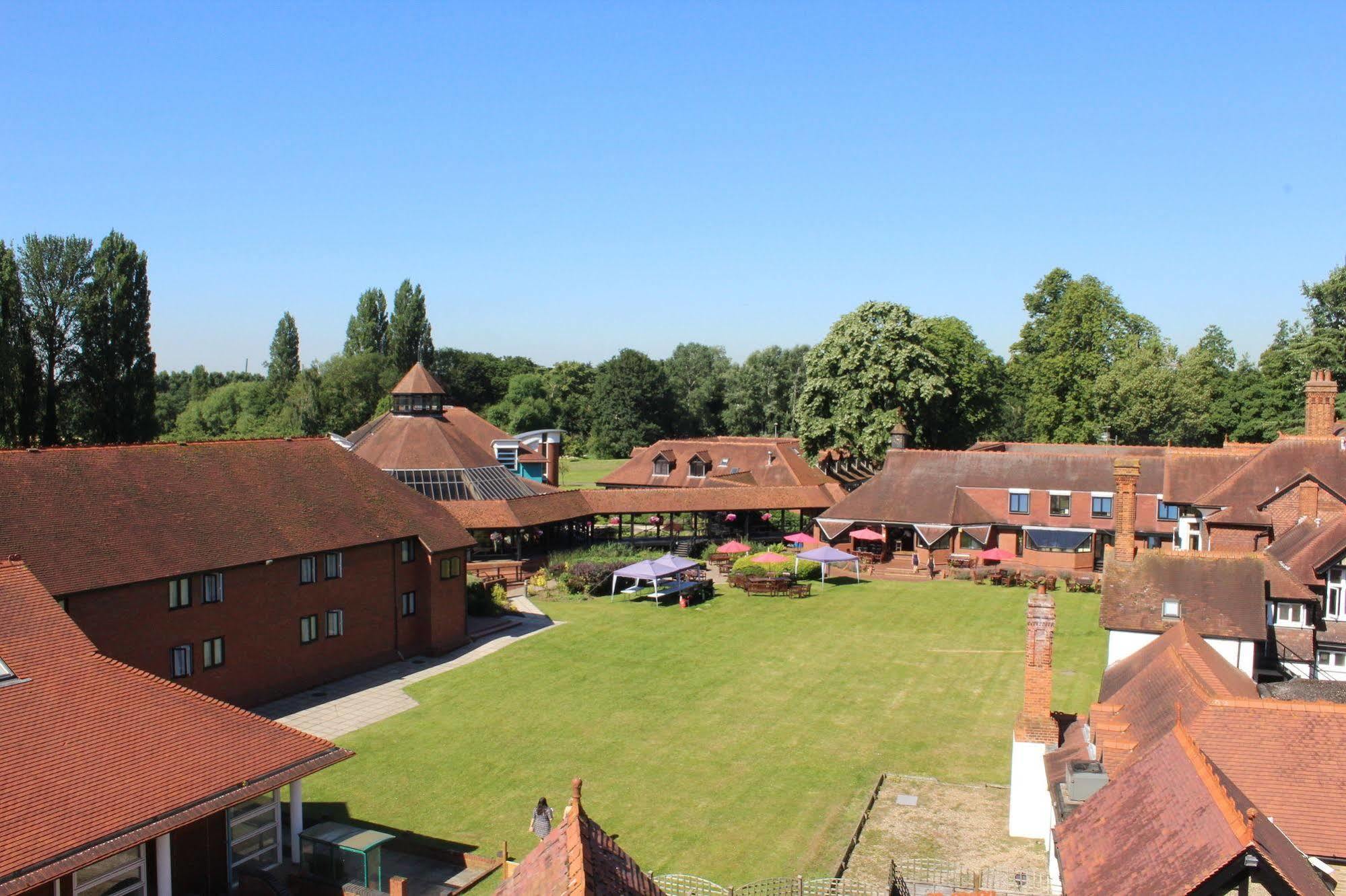 Hotel Cim Business Centre Maidenhead Esterno foto